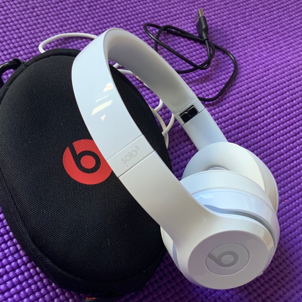 Beats by Dre Solo 3 Over-Ear Headphones - White